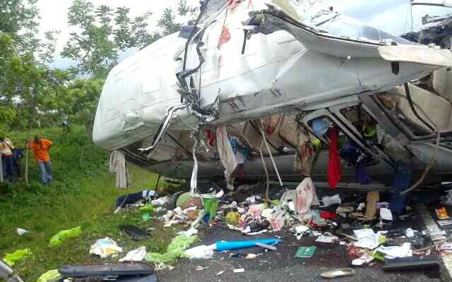 Aumentan a 13 las víctimas del accidente en carretera que conduce a Monte Plata